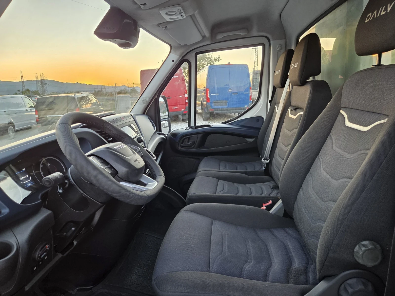 Iveco Daily 35s18, ХЛАДИЛЕН, Падащ борд, Климатик - изображение 9