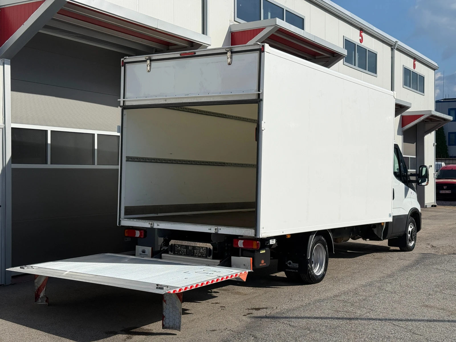 Iveco Daily 2.3 Фургон с падащ борд, снимка 5 - Бусове и автобуси - 54736107