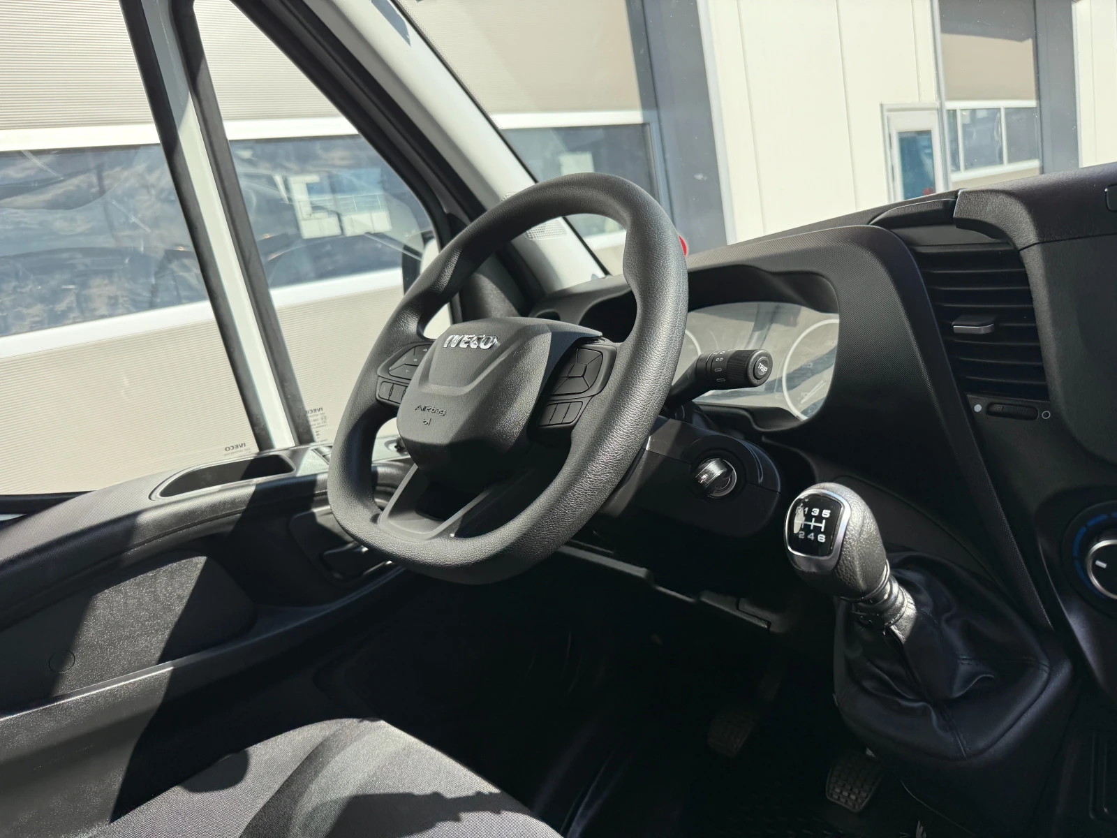 Iveco Daily 2.3 Фургон с падащ борд, снимка 14 - Бусове и автобуси - 54736107