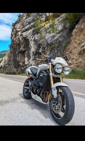 Обява за продажба на Triumph Street Triple 675 ~6 800 лв. - изображение 1