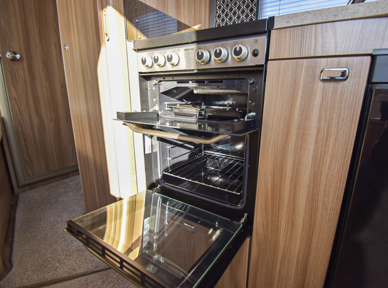 Каравана Sprite Cruiser 480 SR, снимка 9 - Каравани и кемпери - 53179707