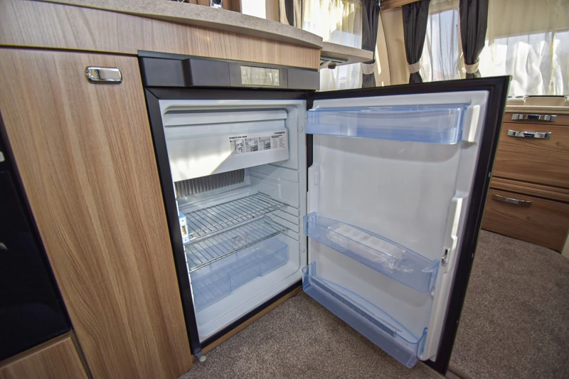 Каравана Sprite Cruiser 480 SR, снимка 10 - Каравани и кемпери - 53179707