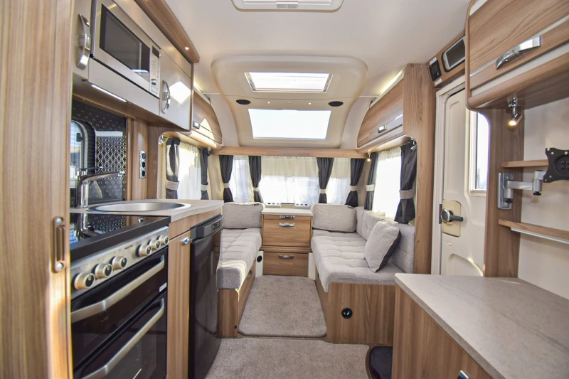 Каравана Sprite Cruiser 480 SR, снимка 3 - Каравани и кемпери - 53179707