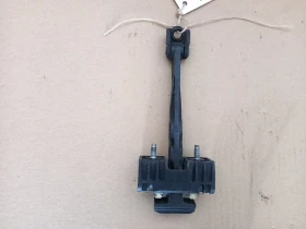 Панта врата ограничителна предна дясна Опел Зафира Б (1)