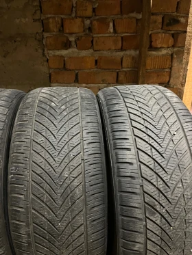 Гуми Всесезонни 245/45R18, снимка 2 - Гуми и джанти - 47680165