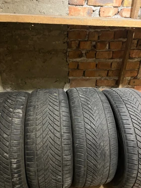 Гуми Всесезонни 245/45R18, снимка 1 - Гуми и джанти - 47680165