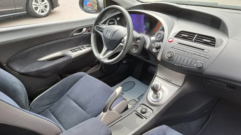 Honda Civic 1.8 БЕНЗИН ! АВТОМАТИК, снимка 6 - Автомобили и джипове - 49576873