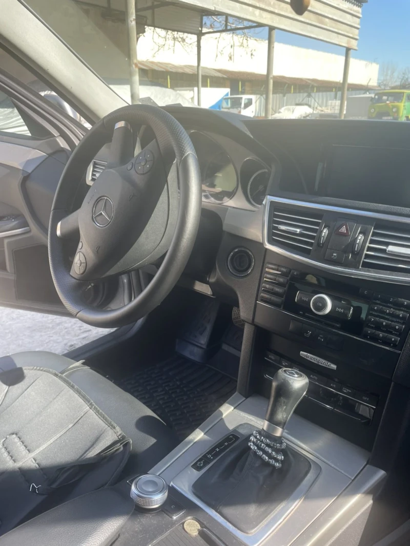 Mercedes-Benz E 220, снимка 10 - Автомобили и джипове - 52504290