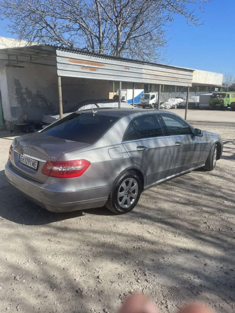 Mercedes-Benz E 220, снимка 3 - Автомобили и джипове - 52504290