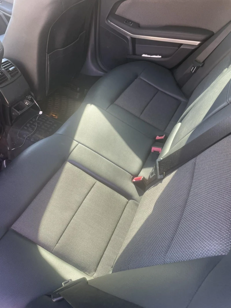 Mercedes-Benz E 220, снимка 13 - Автомобили и джипове - 52504290