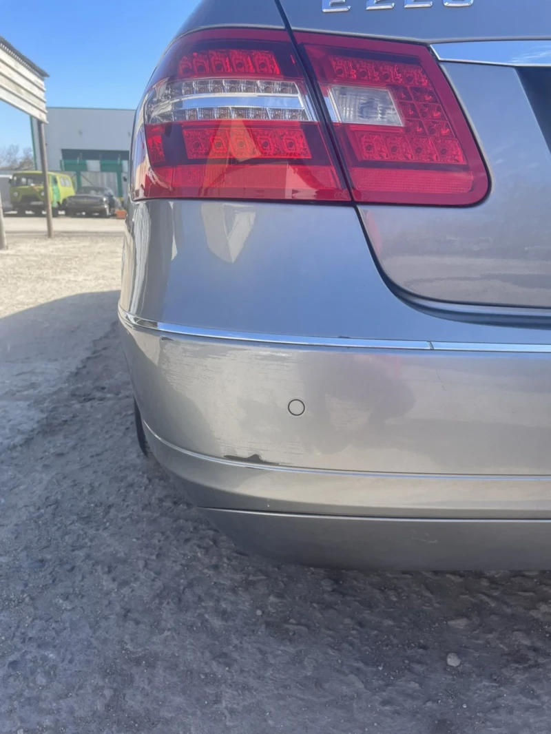 Mercedes-Benz E 220, снимка 6 - Автомобили и джипове - 52504290