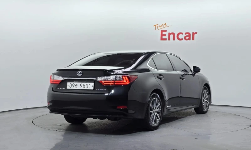 Lexus ES New Es300H Supreme Xv60 , снимка 2 - Автомобили и джипове - 53245405