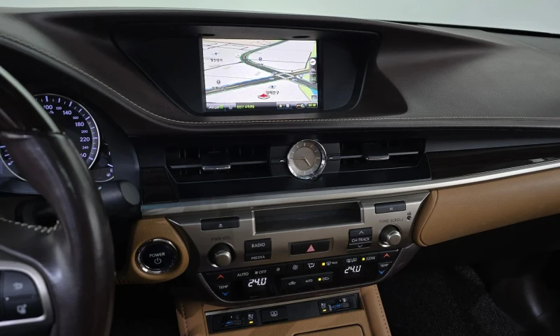 Lexus ES New Es300H Supreme Xv60 , снимка 12 - Автомобили и джипове - 53245405