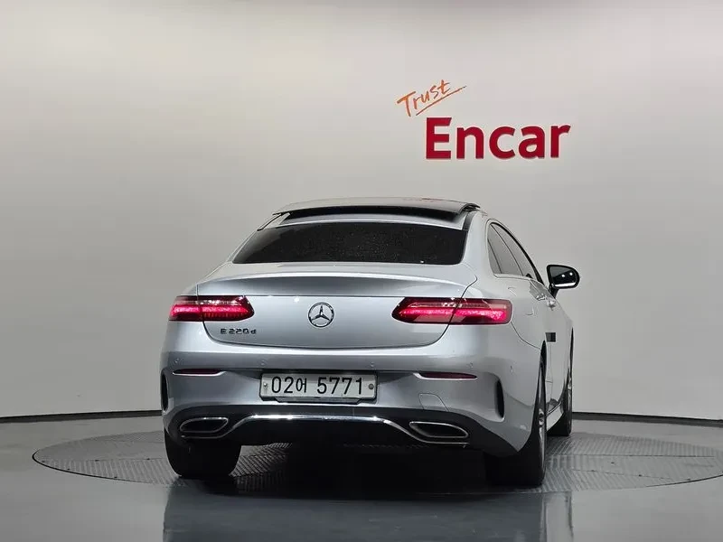 Mercedes-Benz E 200 D Coupe, снимка 4 - Автомобили и джипове - 55883645