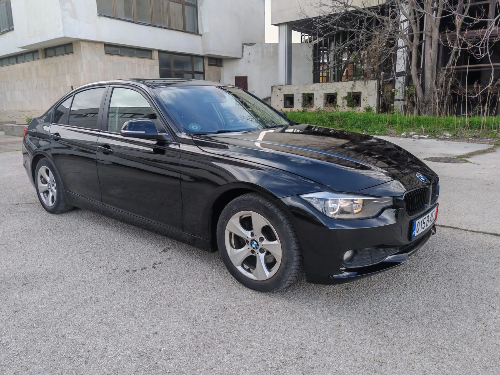 BMW 320 Автоматик седан - изображение 2