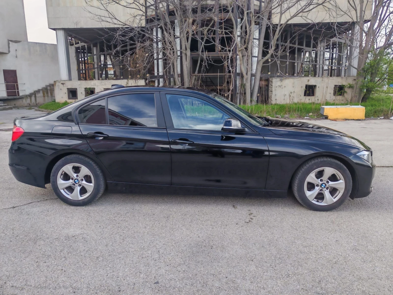 BMW 320 Автоматик седан - изображение 4
