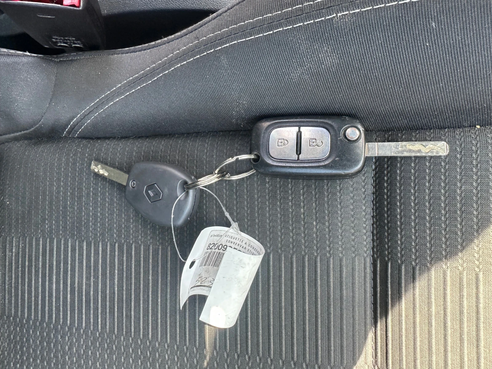 Renault Clio 1.2i* Navi - изображение 9