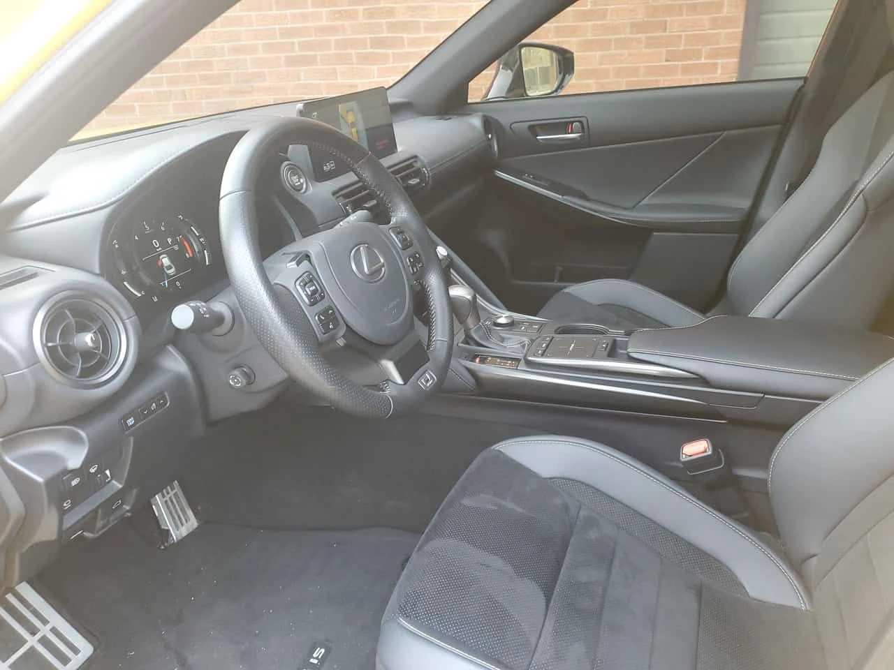 Lexus IS 500 Final Edition Exclusive Color CARFAX, снимка 5 - Автомобили и джипове - 54020455