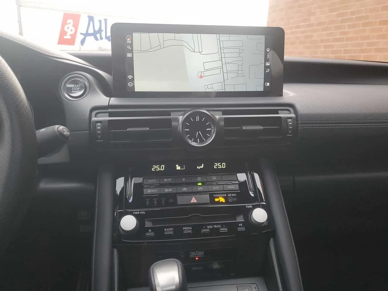 Lexus IS 500 Final Edition Exclusive Color CARFAX, снимка 9 - Автомобили и джипове - 54020455