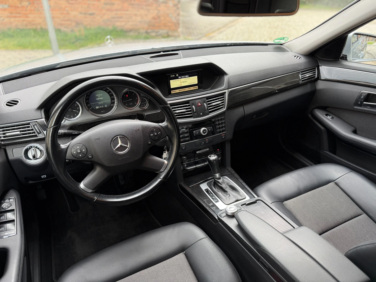 Mercedes-Benz E 220 Avantgarde, снимка 10 - Автомобили и джипове - 54044072