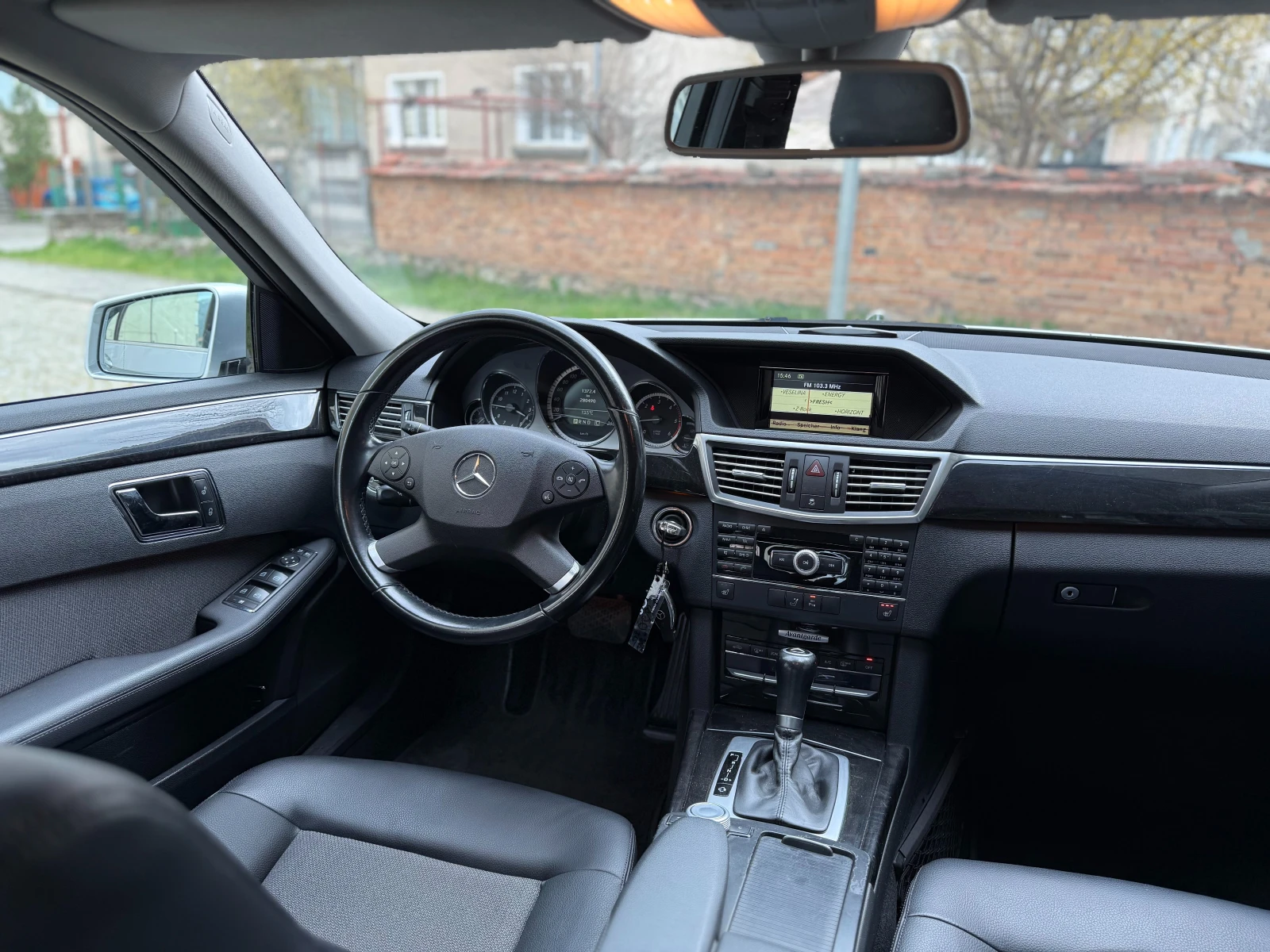 Mercedes-Benz E 220 Avantgarde, снимка 13 - Автомобили и джипове - 54044072