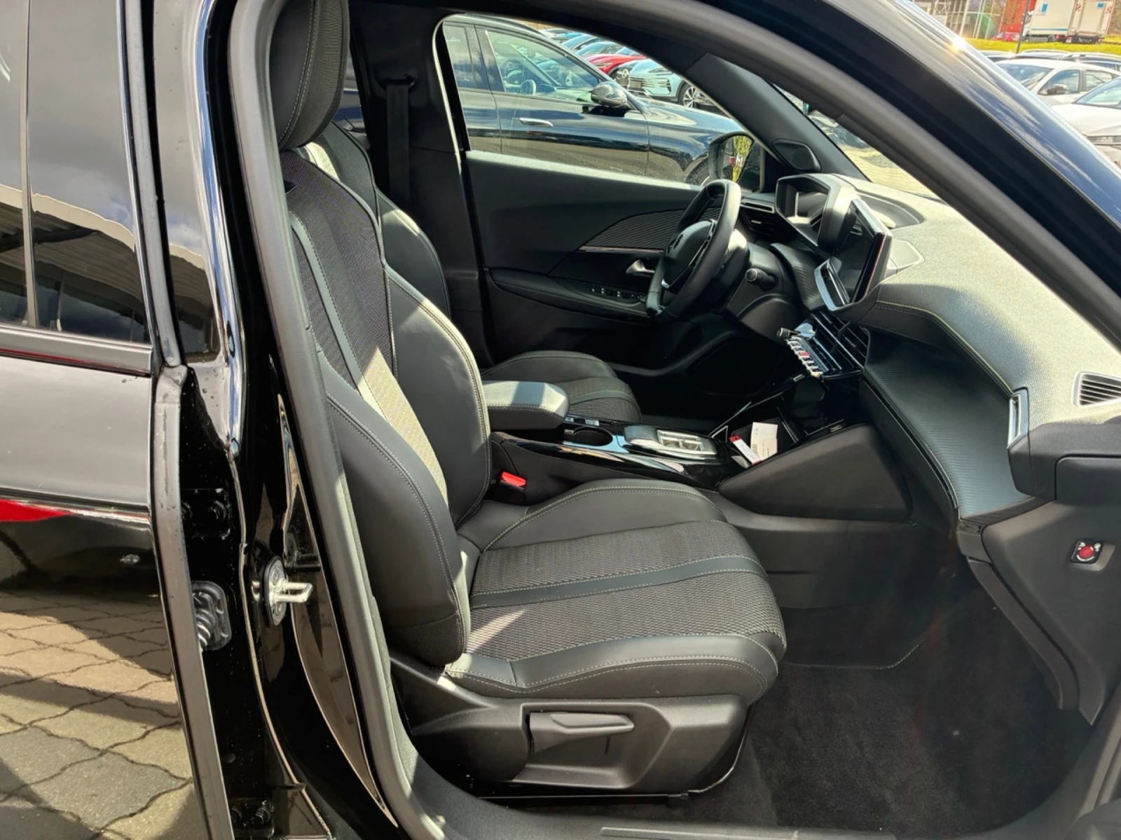 Peugeot 2008 GT- Electric- 100% SoH, снимка 6 - Автомобили и джипове - 54076152