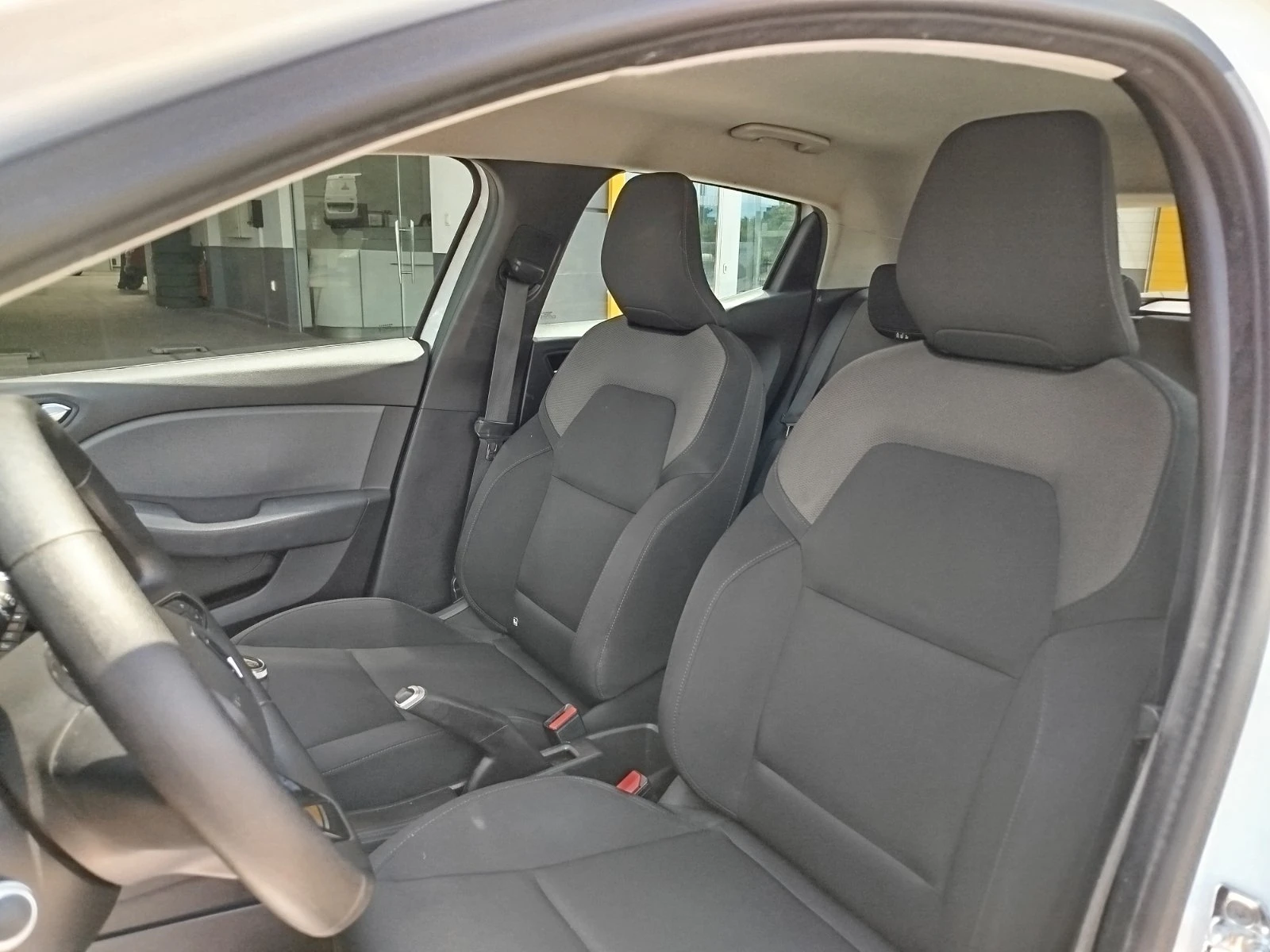 Renault Clio 1.0 TCe/ 100 к.с., снимка 11 - Автомобили и джипове - 55118880