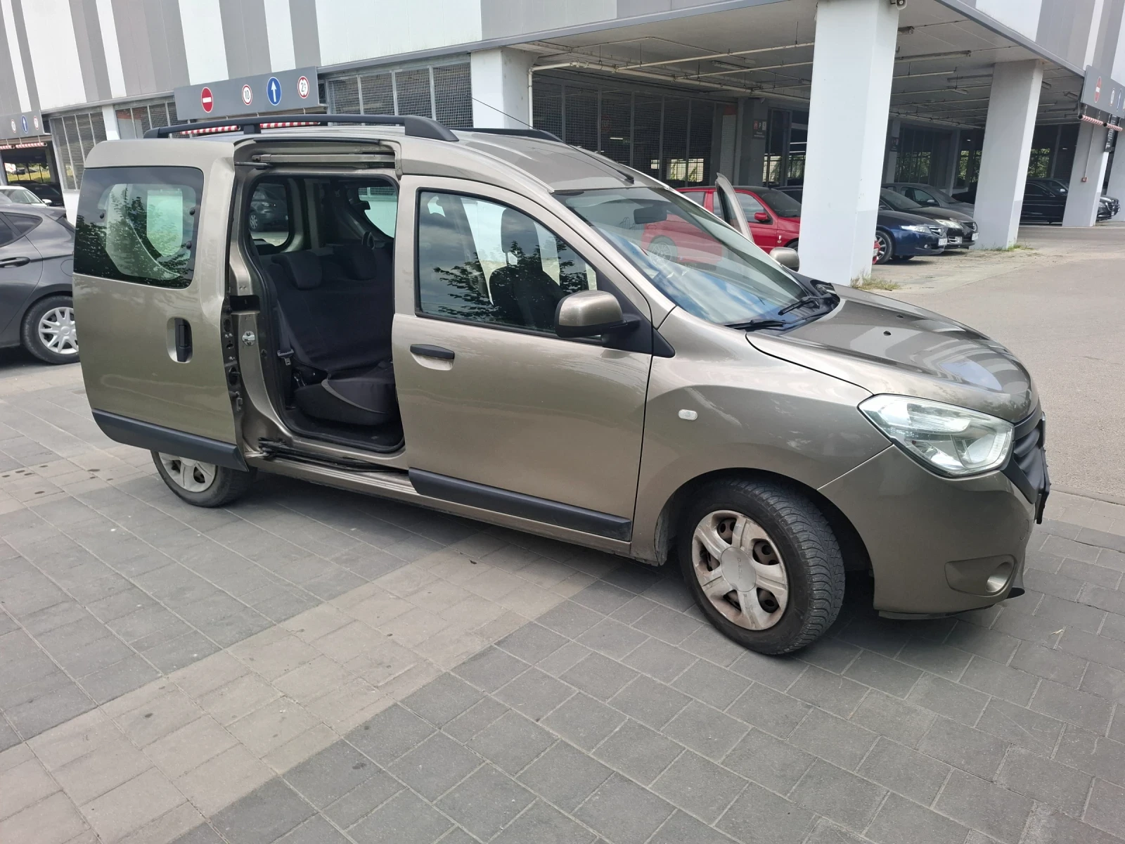 Dacia Dokker, снимка 7 - Автомобили и джипове - 55539557