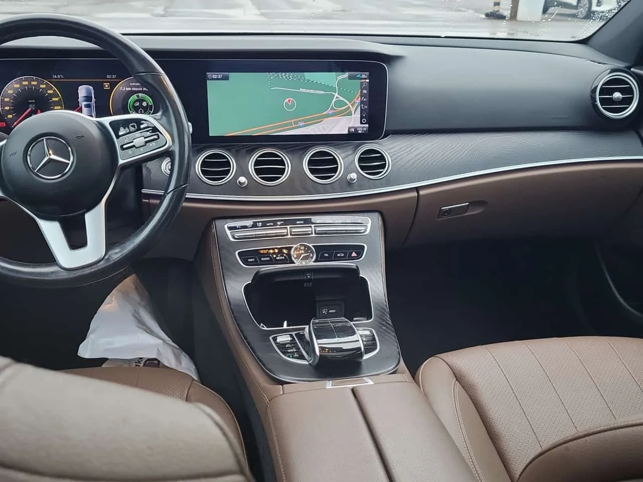 Mercedes-Benz E 300 / FULL DIGITAL / BURMESTER / DISTRONIC / 2 KEYS, снимка 10 - Автомобили и джипове - 56262346