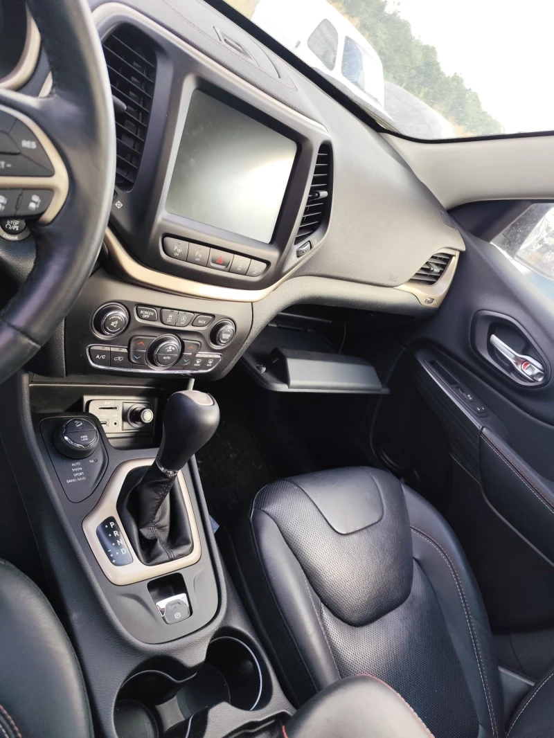 Jeep Cherokee 2.2-115х.км!, снимка 14 - Автомобили и джипове - 50170568
