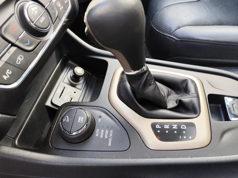 Jeep Cherokee 2.2-115х.км!, снимка 16 - Автомобили и джипове - 50170568