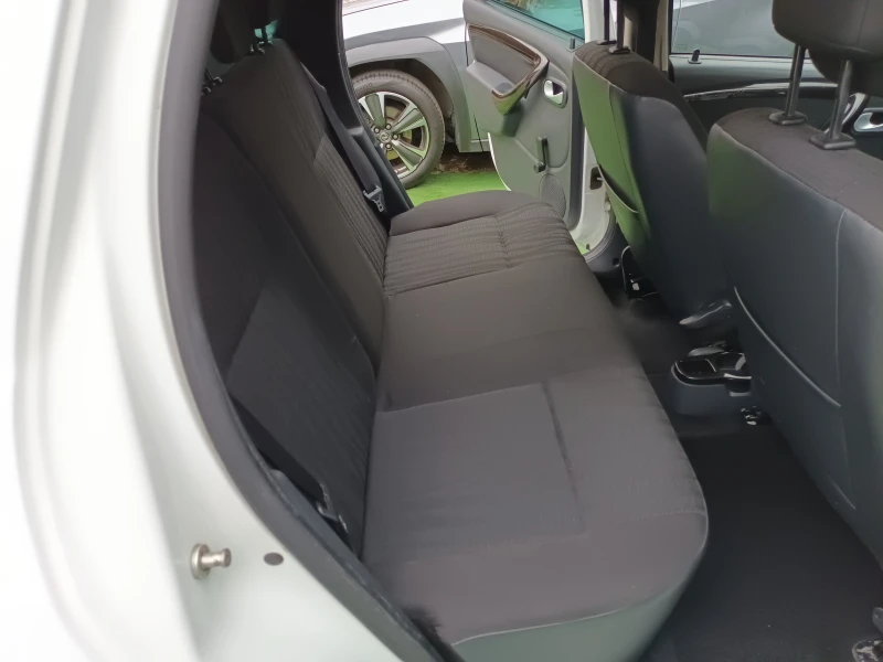 Dacia Duster 1.5dci/6ск., снимка 9 - Автомобили и джипове - 52368007