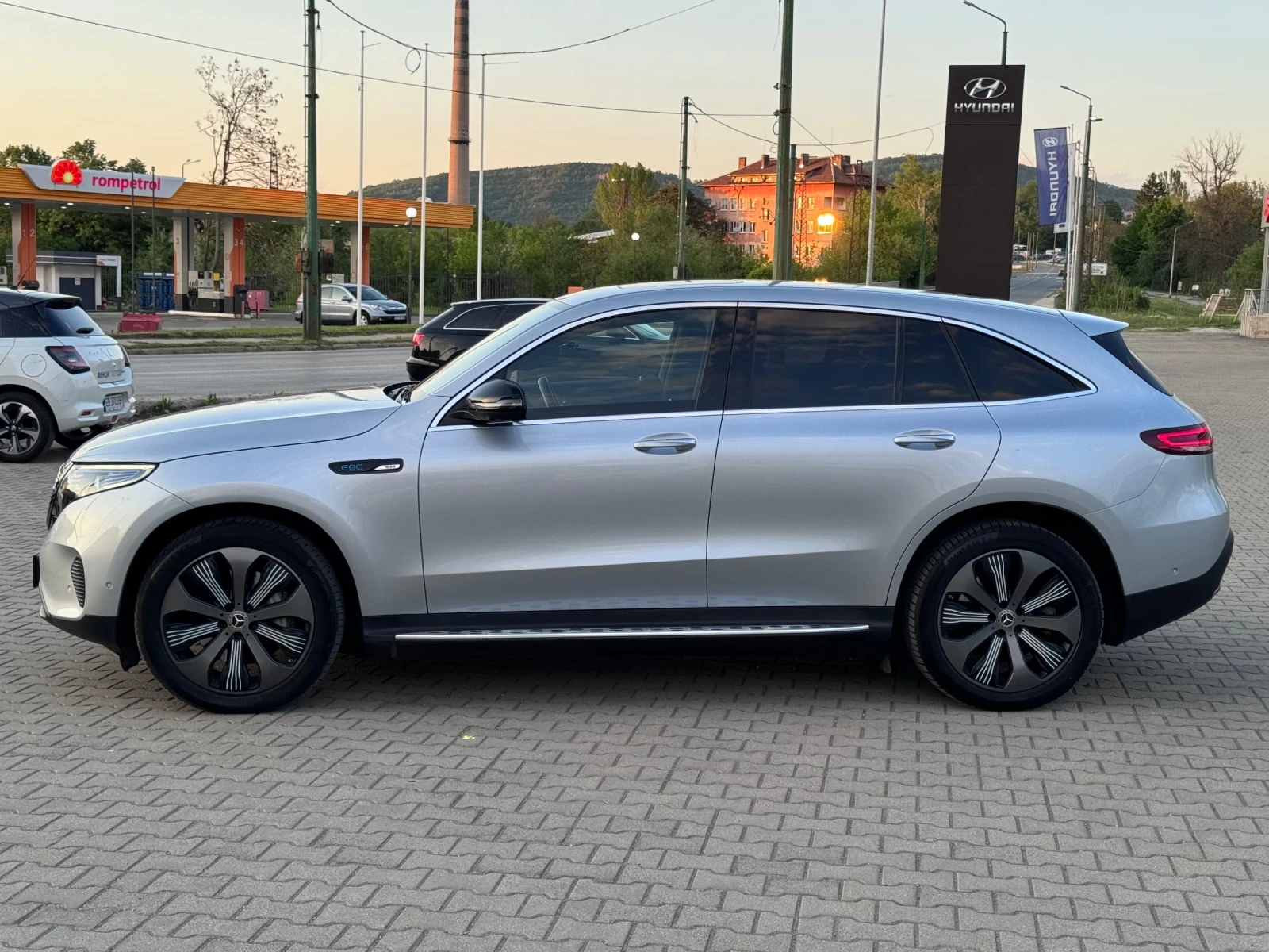 Mercedes-Benz EQC 4MATIC Keyless Distronic Burmester Head-Up Led - изображение 7