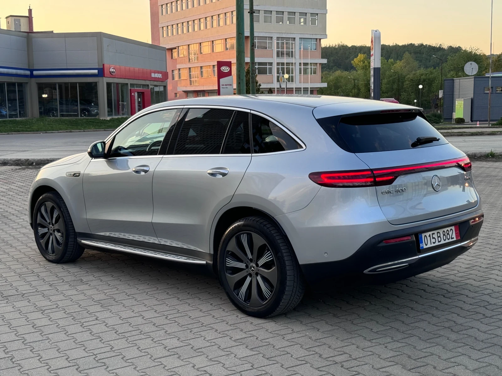 Mercedes-Benz EQC 4MATIC Keyless Distronic Burmester Head-Up Led - изображение 6