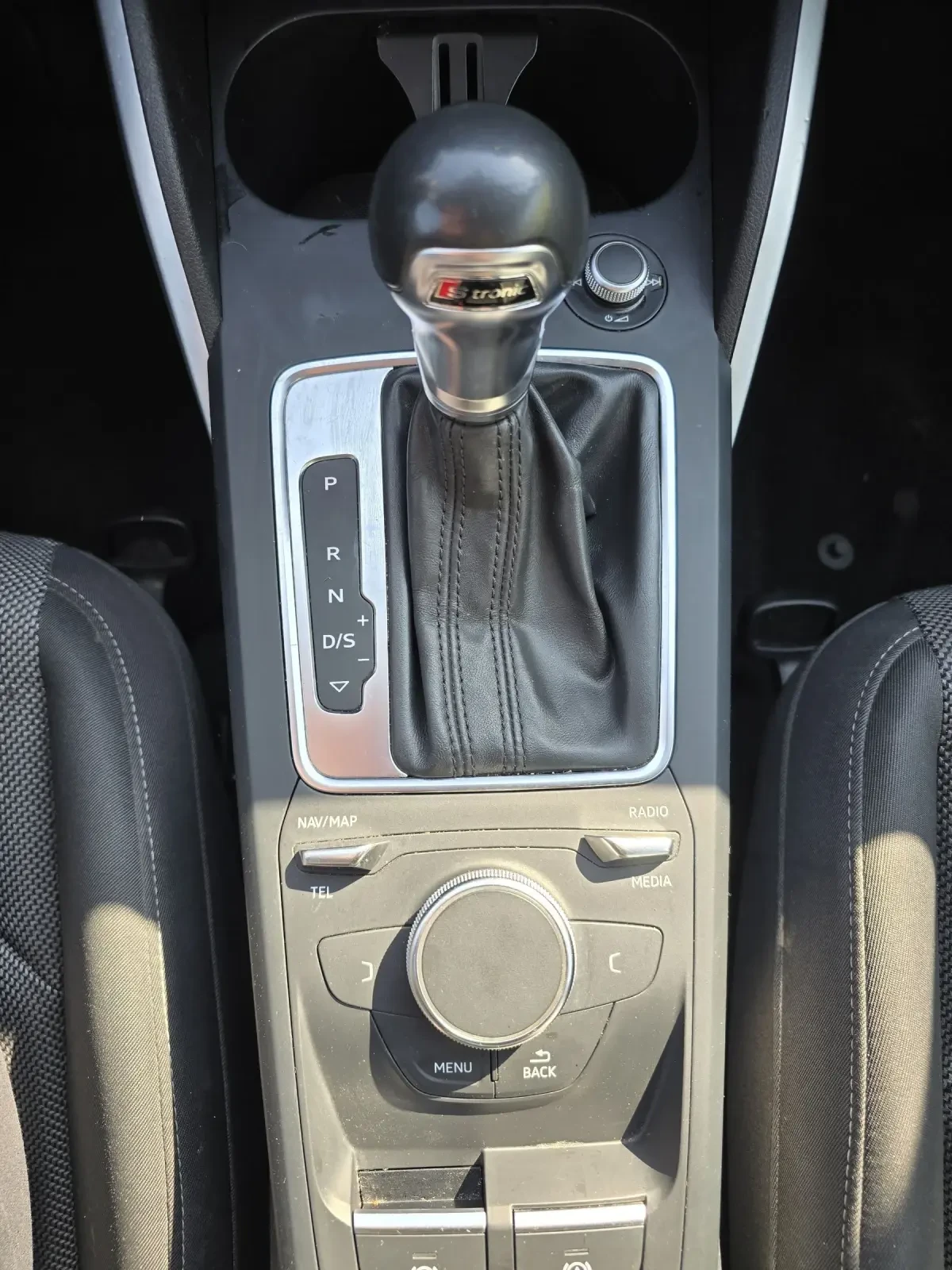 Audi Q2 SPORT/LED, снимка 14 - Автомобили и джипове - 53862516