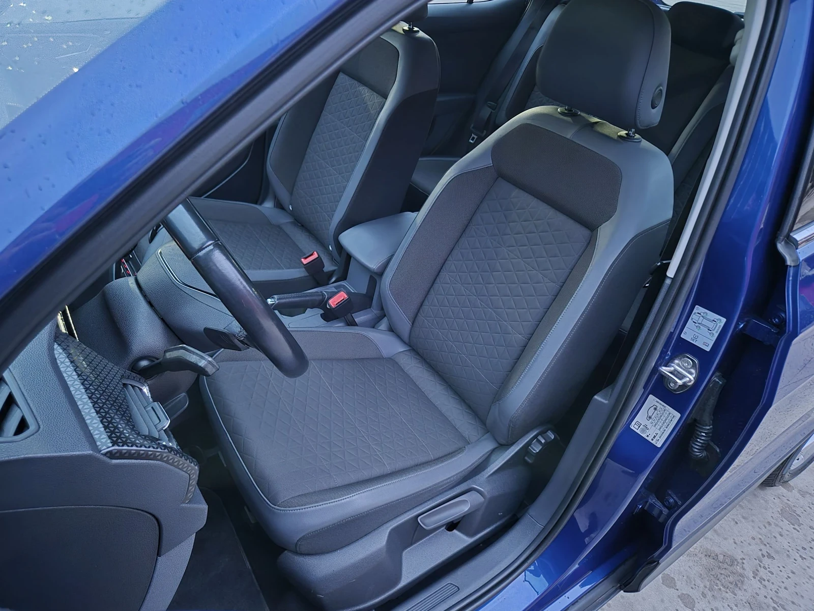 VW T-Cross 1.6TDI* DSG* DIGIGAL* , снимка 10 - Автомобили и джипове - 54209499