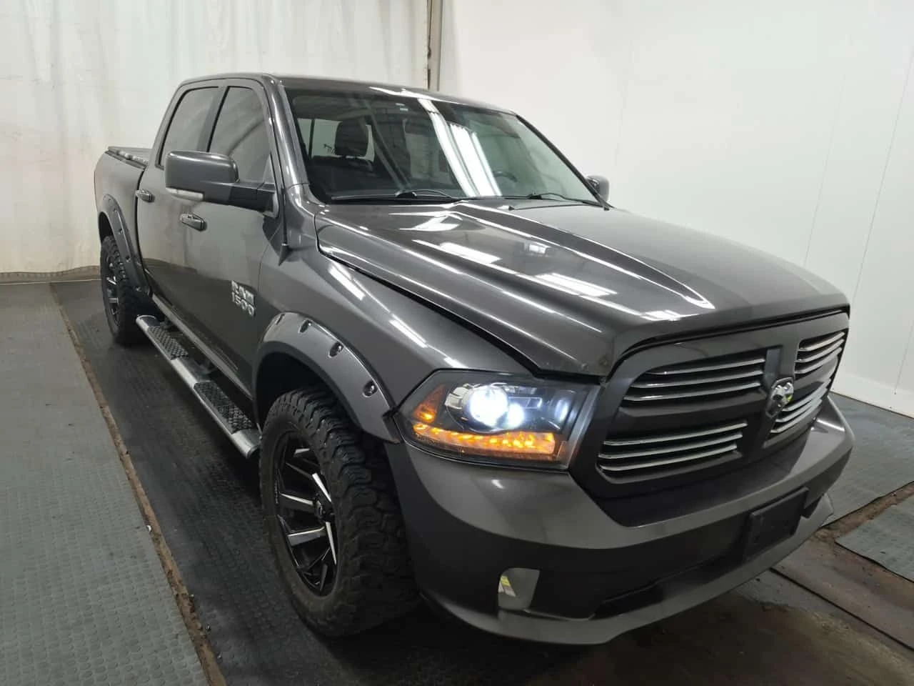 Dodge RAM 1500 * SPORT CREW CAB SHORT BED * CARFAX * , снимка 2 - Автомобили и джипове - 55350332