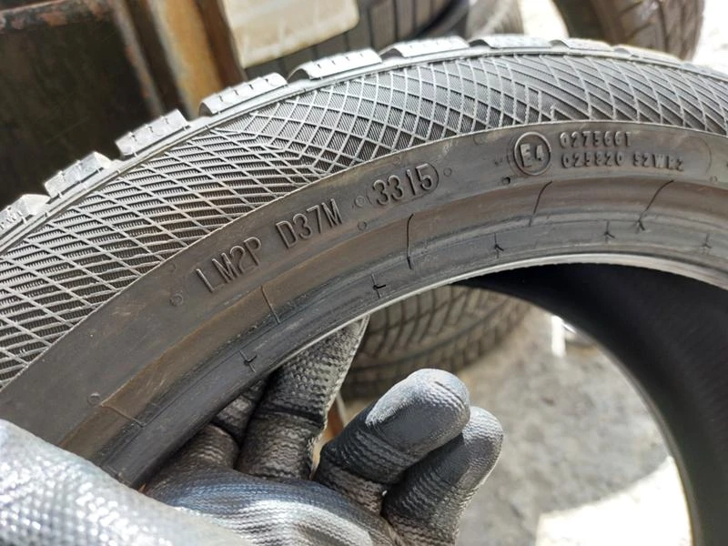 Гуми Зимни 245/40R18, снимка 9 - Гуми и джанти - 36801669