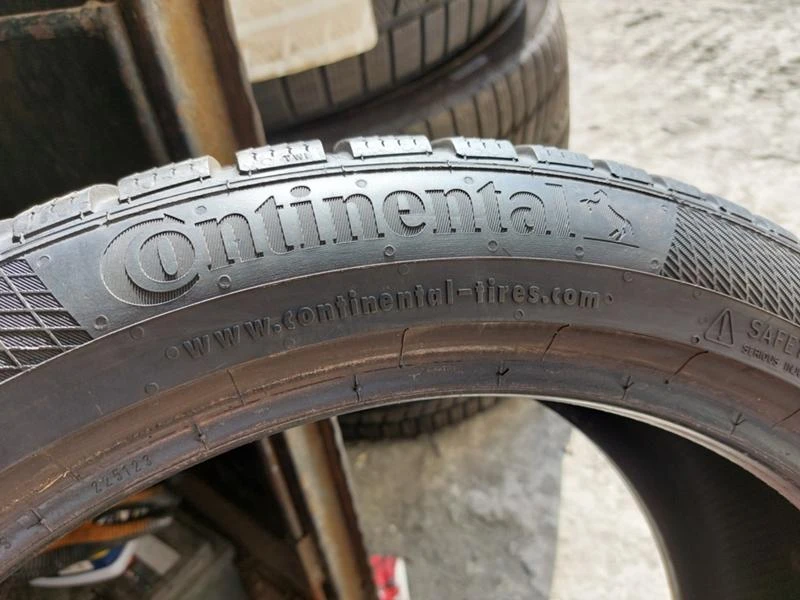 Гуми Зимни 245/40R18, снимка 7 - Гуми и джанти - 36801669