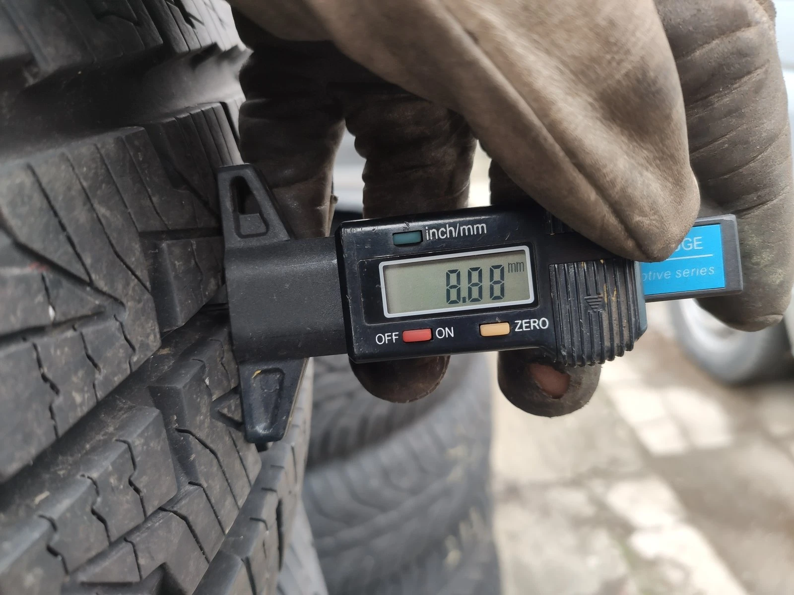 Гуми Всесезонни 215/75R16, снимка 3 - Гуми и джанти - 56732325