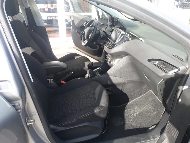 Peugeot 208 1.5 HDI , снимка 8 - Автомобили и джипове - 43834140