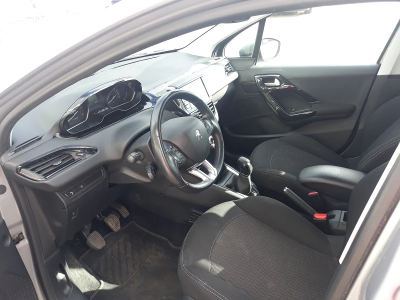 Peugeot 208 1.5 HDI , снимка 7 - Автомобили и джипове - 43834140