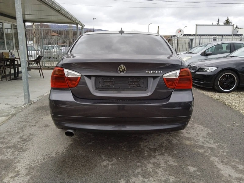 BMW 320, снимка 5 - Автомобили и джипове - 44043980