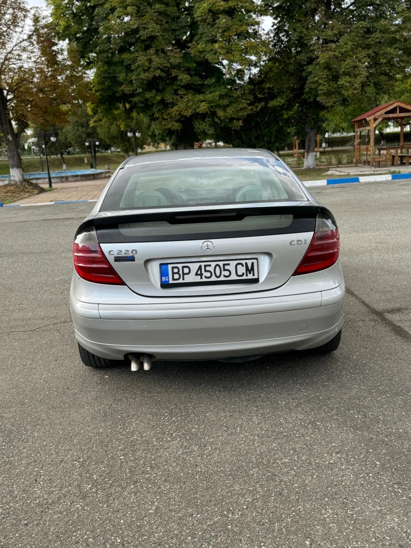 Mercedes-Benz C 220 Mercedes Sport Cupe 2.2CDI, снимка 9 - Автомобили и джипове - 47306250