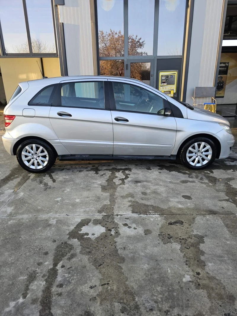 Mercedes-Benz B 180, снимка 2 - Автомобили и джипове - 48797484