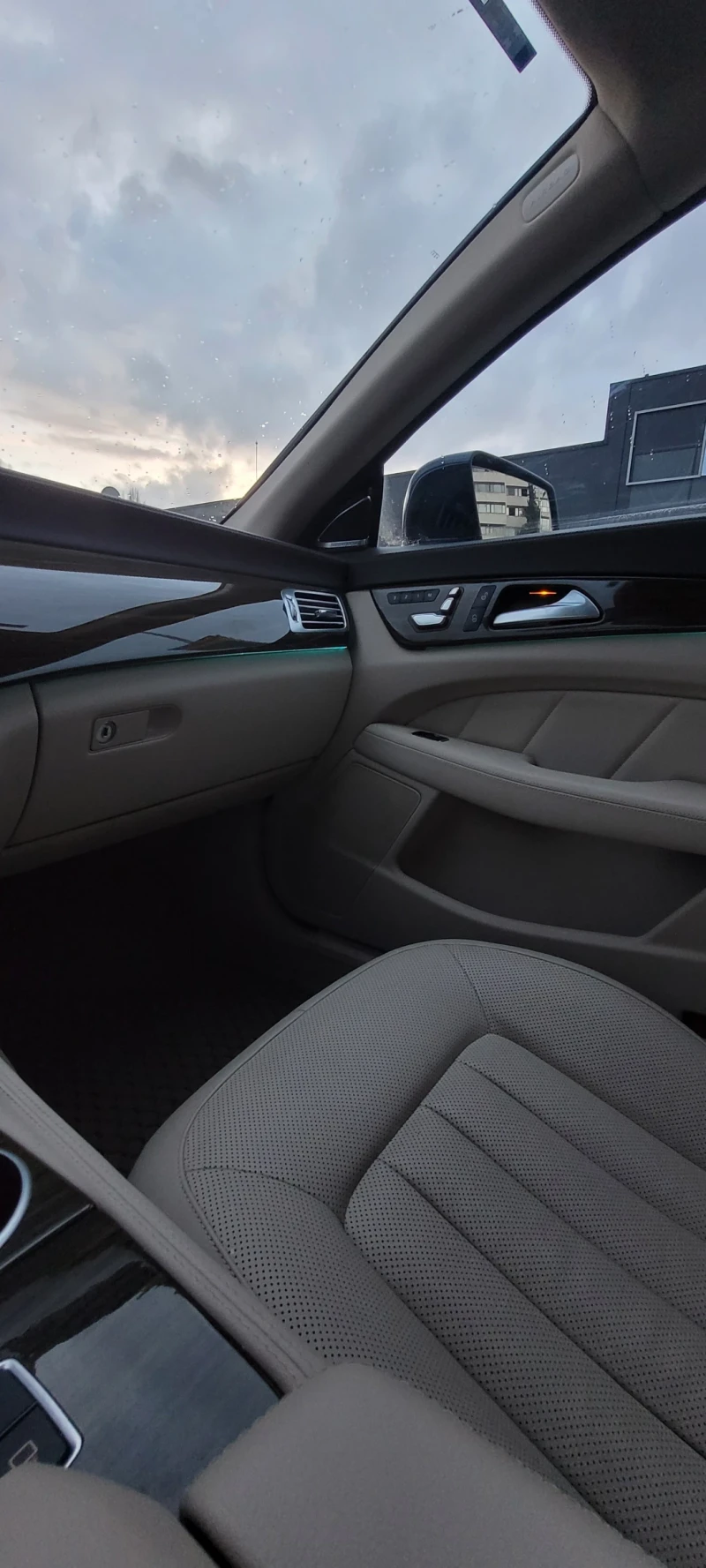 Mercedes-Benz CLS 400 AMG LINE / 3.5 biTurbo, снимка 10 - Автомобили и джипове - 52741300