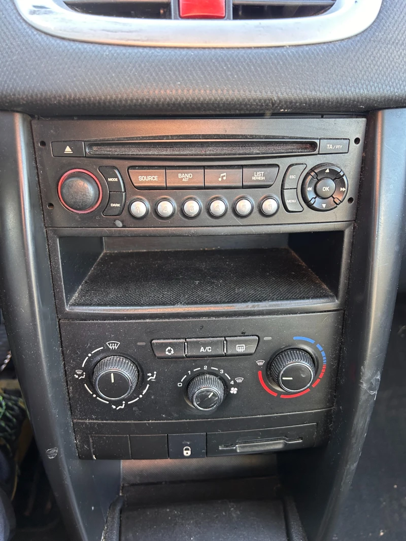 Peugeot 207 1.6HDI EURO 5, снимка 12 - Автомобили и джипове - 53154773