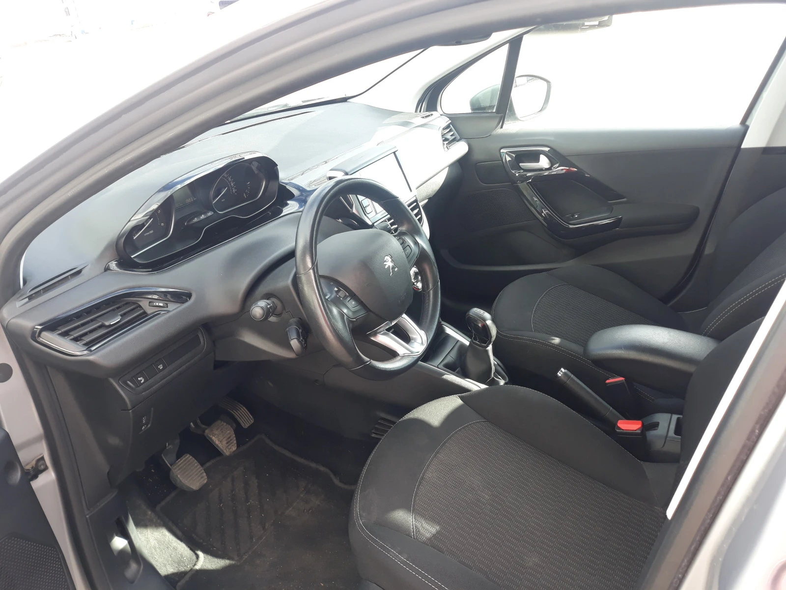 Peugeot 208 1.5 HDI  - изображение 7