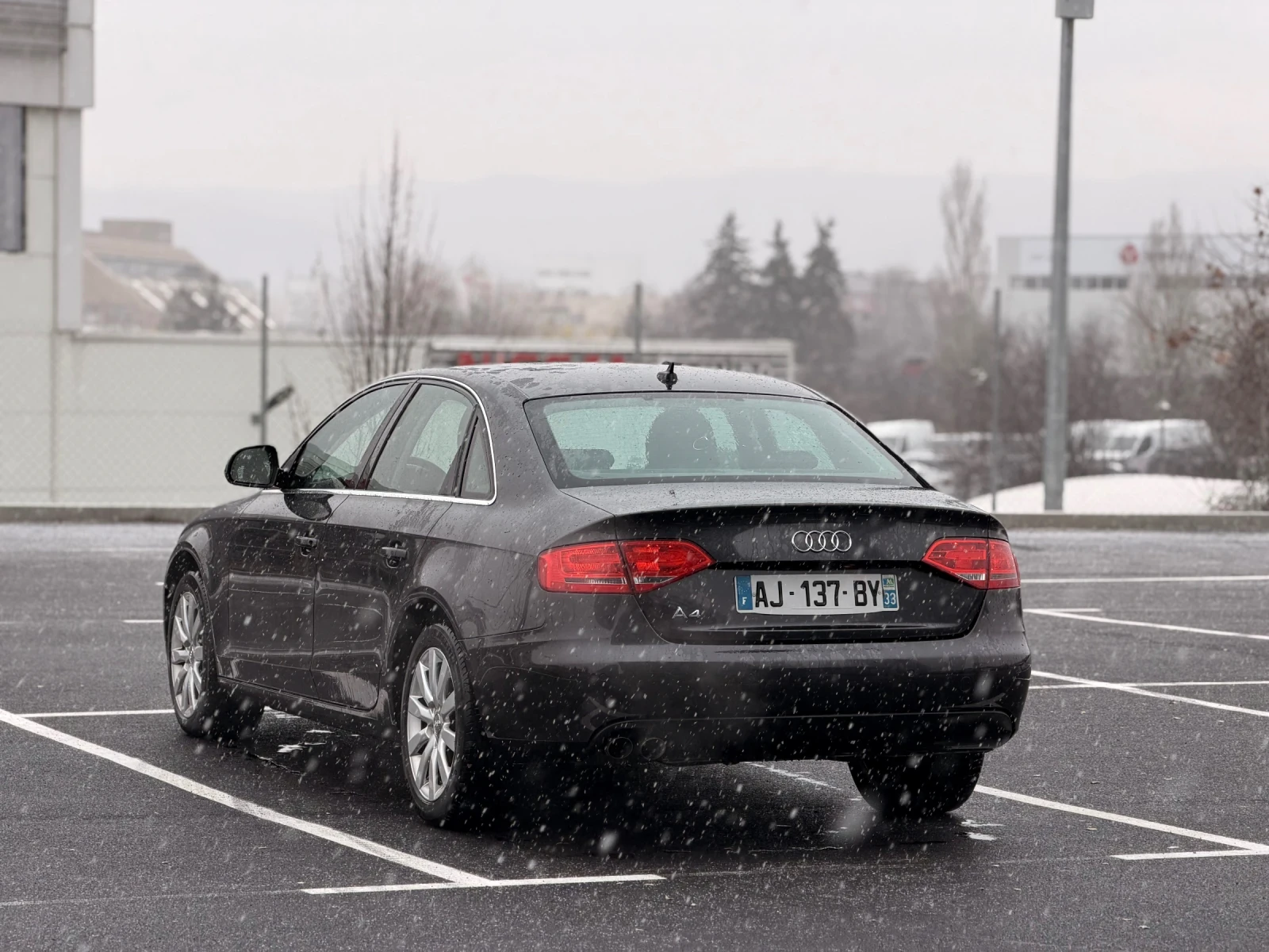 Audi A4 2.0TDI-AmbitionLUX-лизингпрез Уникредитпо165euro - изображение 6