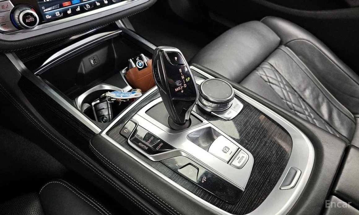 BMW 740 XDRIVE* МПАКЕТ* RECARO* HARMAN* KARDON* , снимка 12 - Автомобили и джипове - 54195253